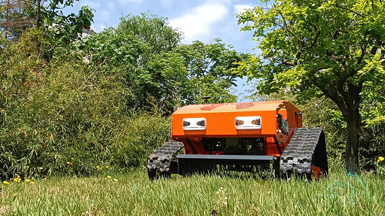 gasoline engine 200 meters long distance control self charging tracked radio controlled lawn mower