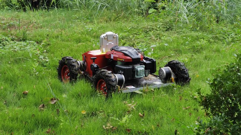 4 stroke gasoline engine rechargeable battery remote controlled mower with tracks