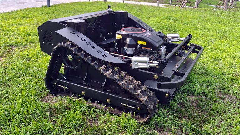 4 stroke gasoline engine speed of travel 6km/h multifunctional remote control track mower